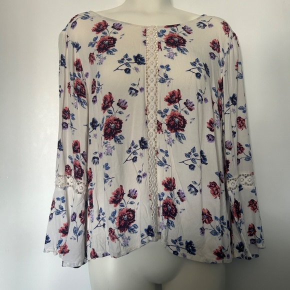 Forever 21 Bohemian Style Floral Top with Bell Sleeves - Picture 4 of 12